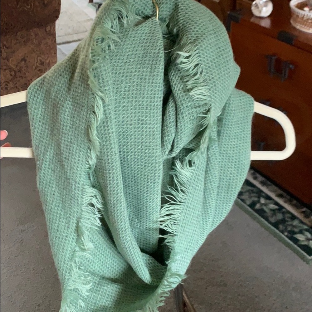 Seaform green infinity scarf